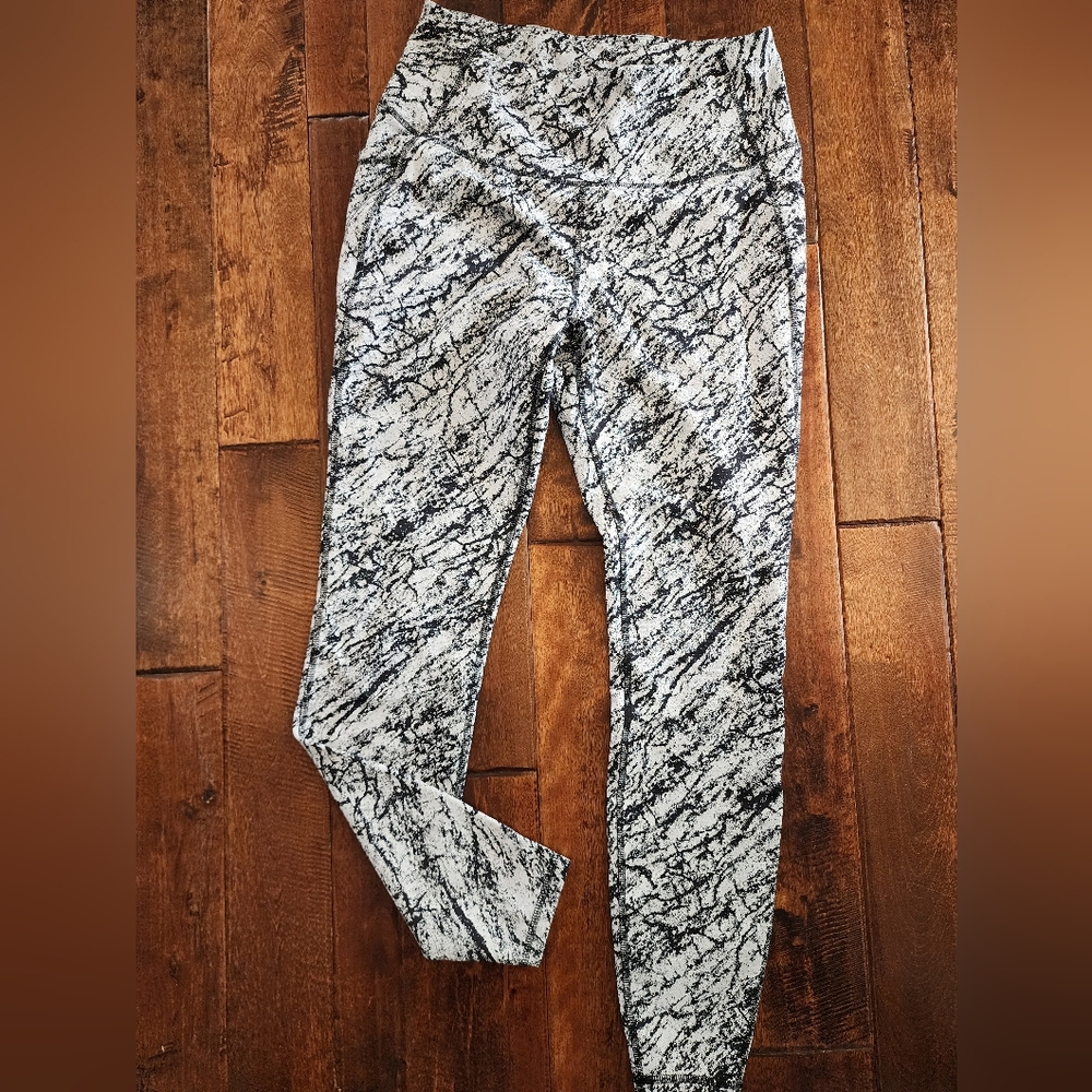 All Motion Texture Thick workout leggings / high waisted size small with pockets